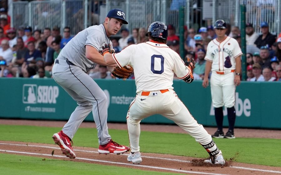Cardinals edge Giants in Negro Leagues tribute game