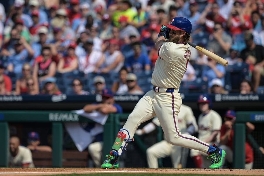 Nick Castellanos drives in 5 as Phillies crush D-backs