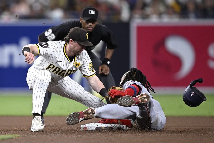 Despite bad news, Padres forge ahead vs. Nationals