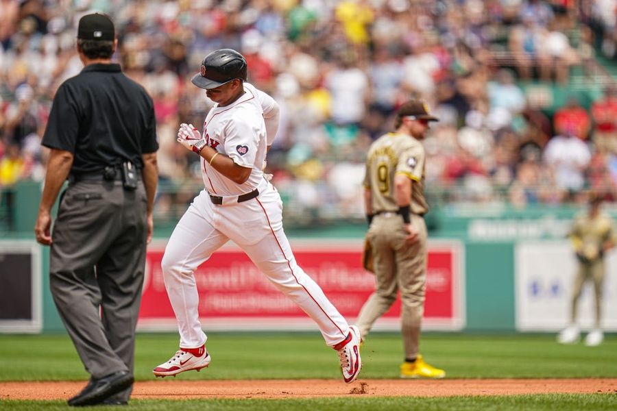 Rafael Devers helps Red Sox salvage series finale vs. Padres
