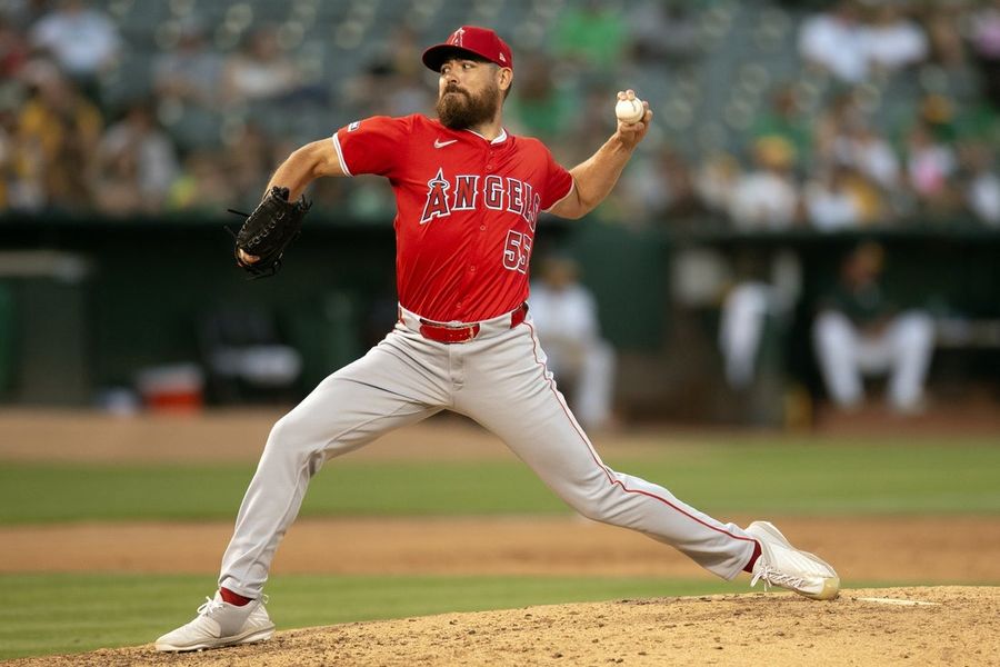 Os Royals assinaram um contrato de ligas menores com o arremessador canhoto Matt Moore.