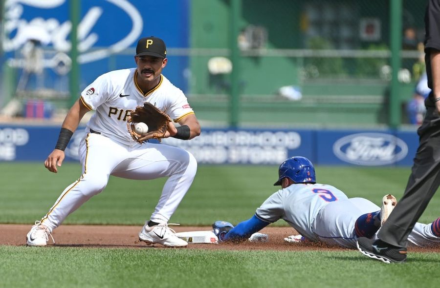 El cerrador de los Mets, Edwin Díaz, se salva a cambio contra los Piratas