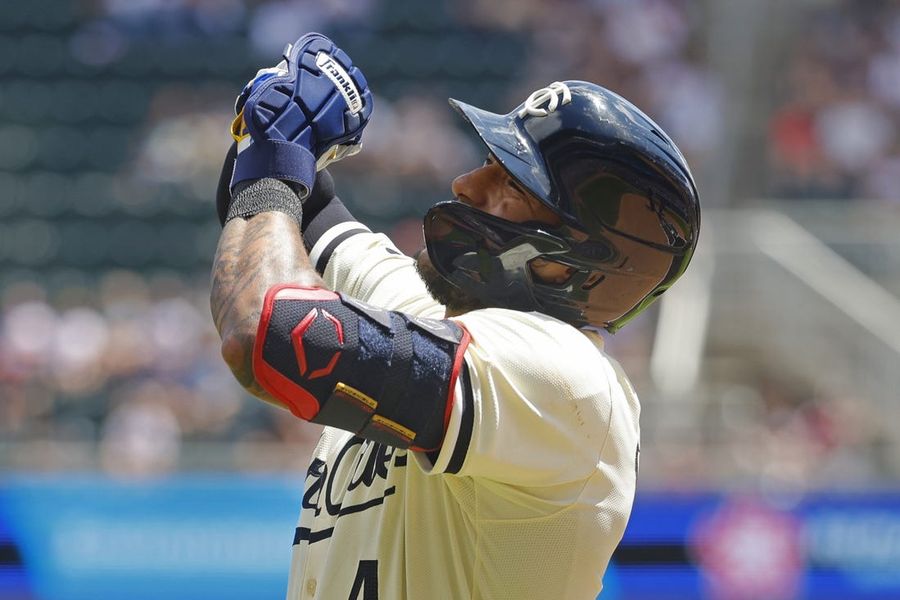 Mellizos SS Carlos Correa (mano) evita grave lesión