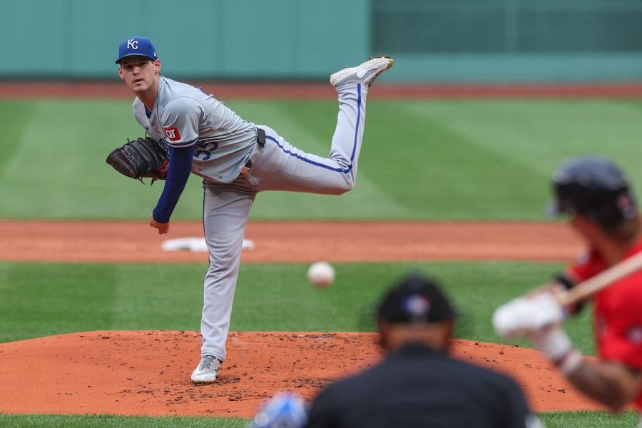 Cole Ragans brilla, los Reales derrotan a los Medias Rojas