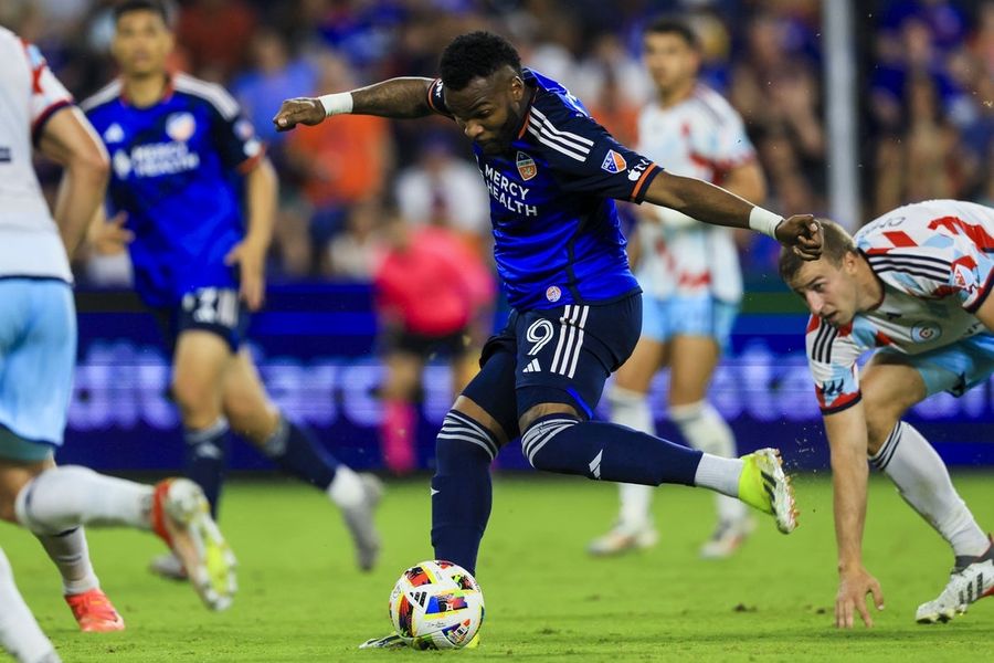 MLS: Chicago Fire FC في FC Sinsetti