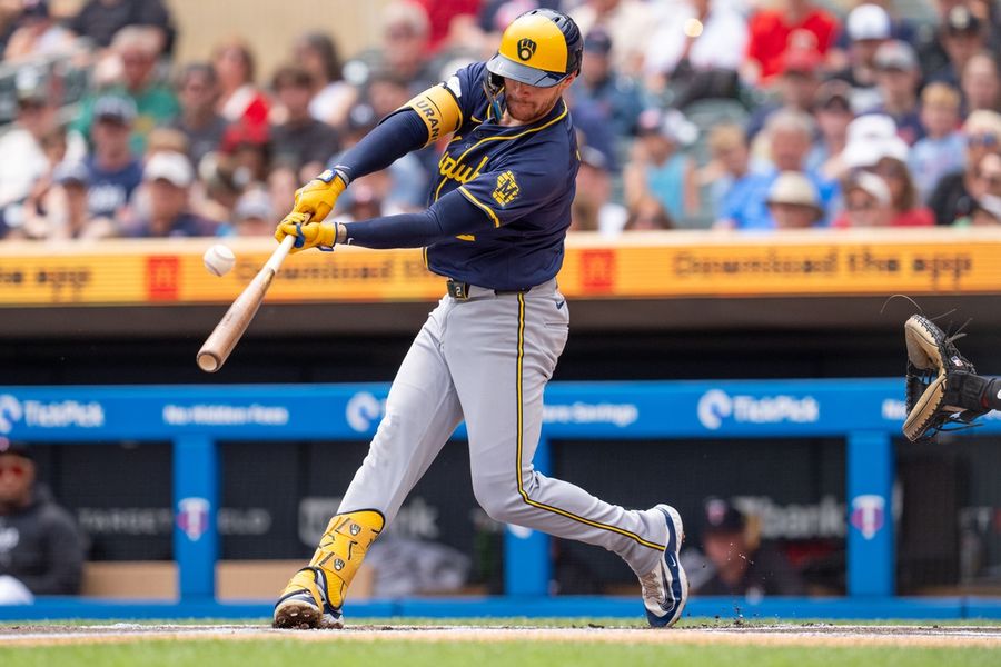 Rhys Hoskins y Eric Haase impulsan a Cerveceros a superar a Mellizos