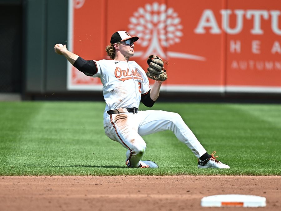 Orioles build big lead, hold off Padres