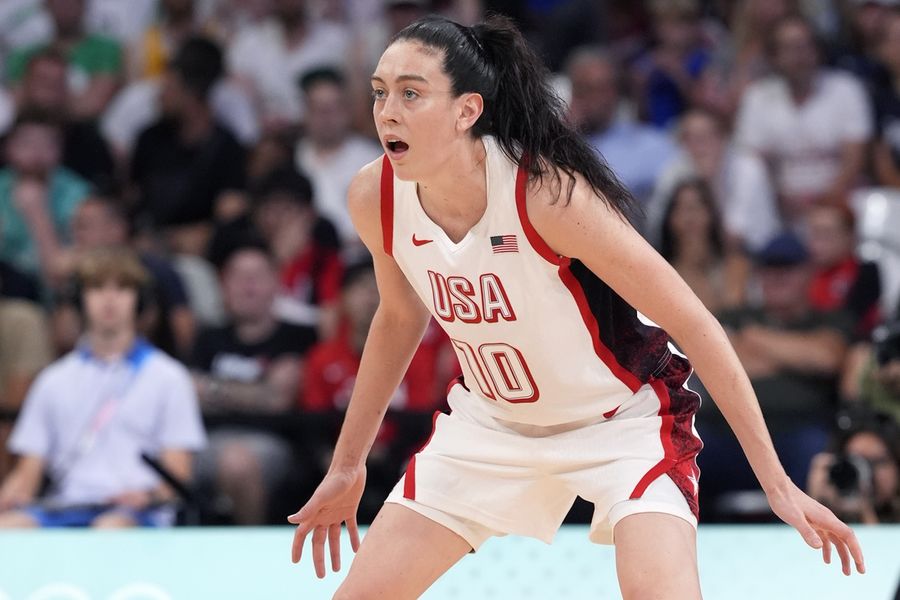 Olympics: Basketball-Women Group C - USA-JPN