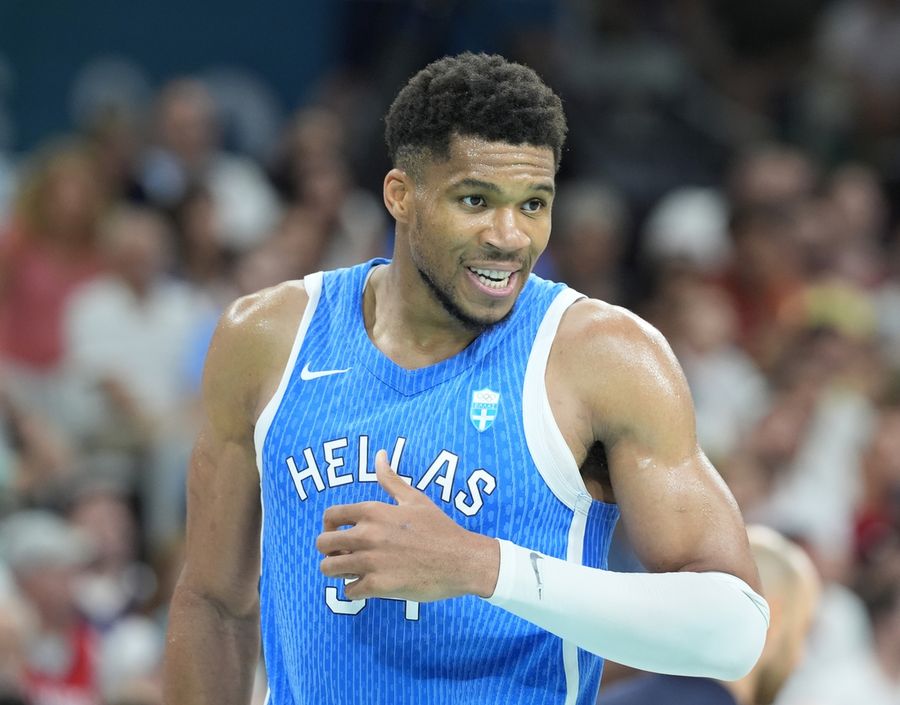 Giannis gigante mientras Grecia se mantiene viva para los cuartos de final de los Juegos Olímpicos