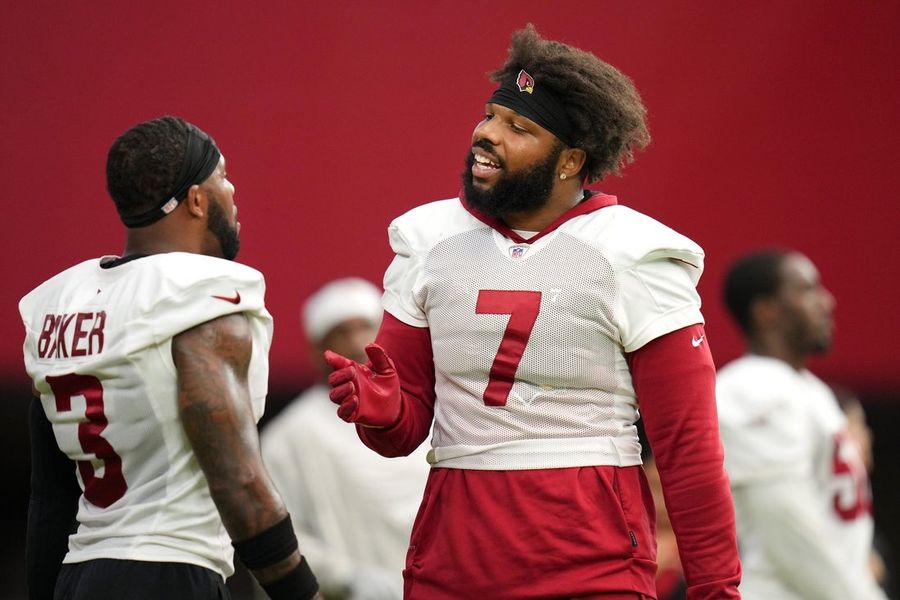 Los Titans firman al LB Kyzir White, ex titular de los Cardinals, para el equipo de prácticas