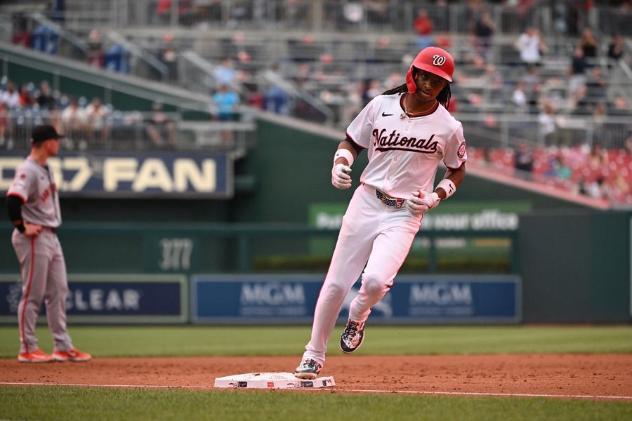 Nationals' offense comes alive in rout of Giants
