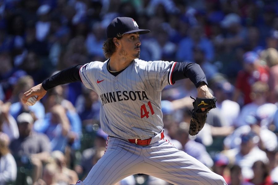 El RHP de los Mellizos Joe Ryan (tríceps) sale del inicio contra los Cachorros
