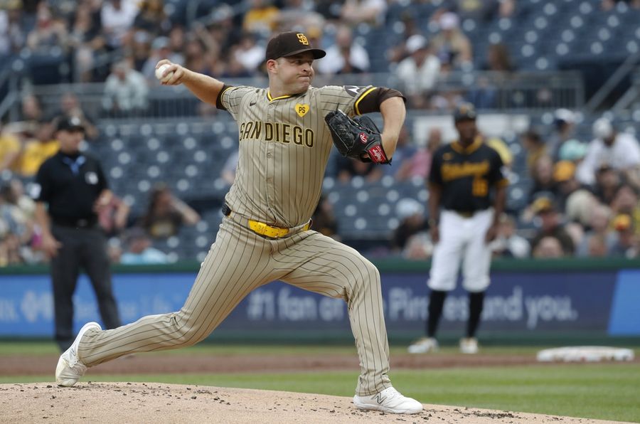 Padres stay hot with 10-inning victory over Pirates 