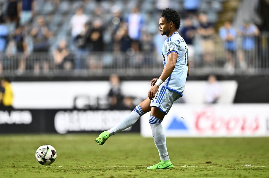 Fire acquire F Ariel Lassiter from CF Montreal