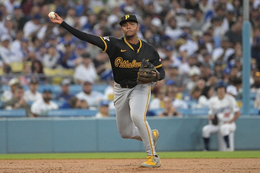 Pirates place 3B Ke’Bryan Hayes (back) on 10-day IL