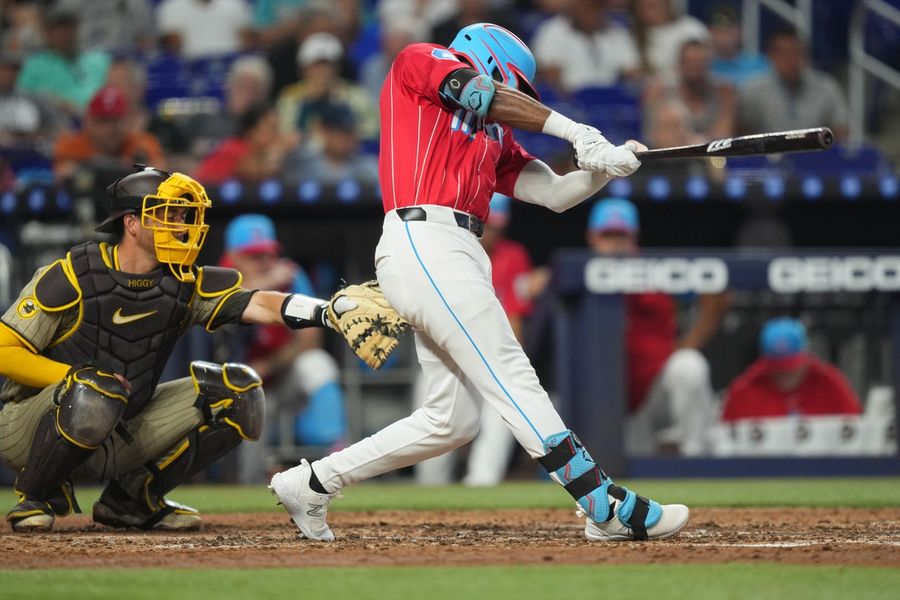Padres outlast Marlins for seventh straight win