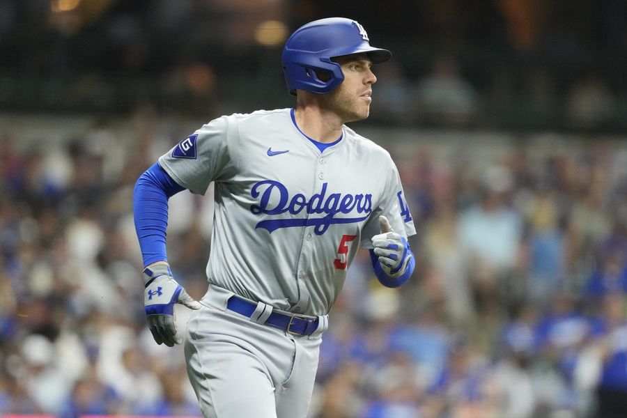 Dodgers’ Freddie Freeman out Sunday, due for CT scan on finger