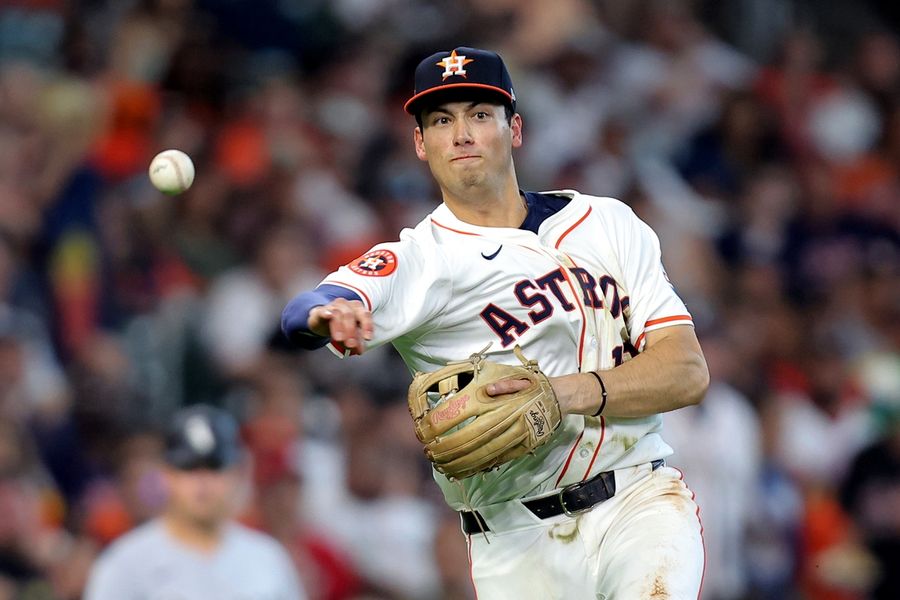 Los Astros envían al INF Shay Whitcomb a las menores después de un juego de cuatro errores