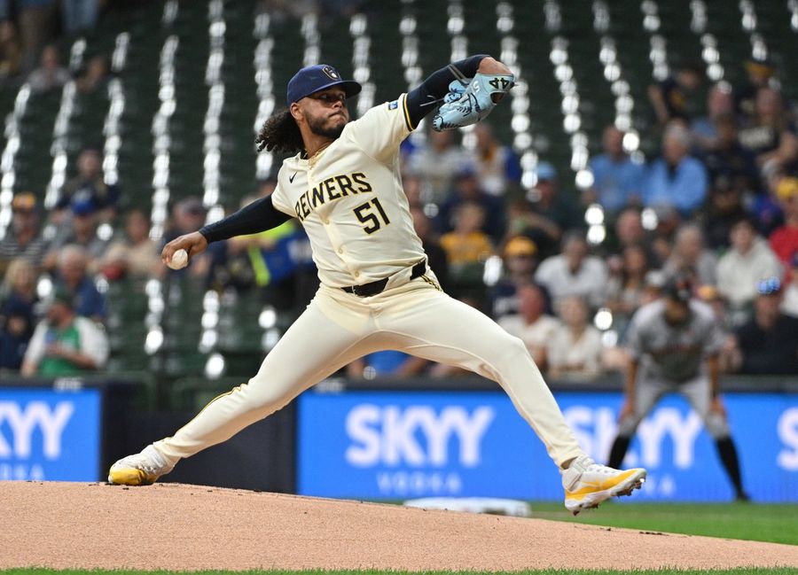Brewers back Freddy Peralta with 5-run 5th to down Giants