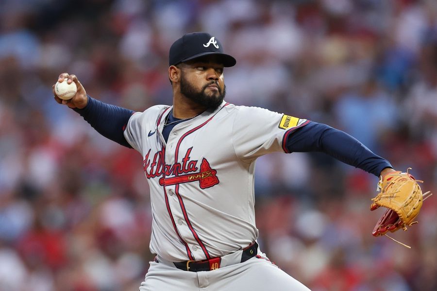 Braves trim Phillies' NL East lead to five with 7-2 victory