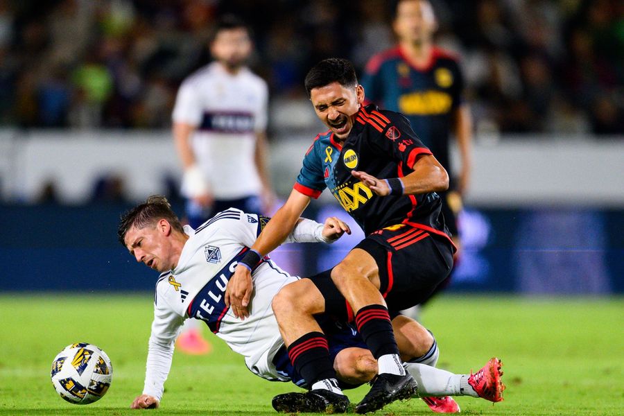 Galaxy pull away in West with victory over Whitecaps