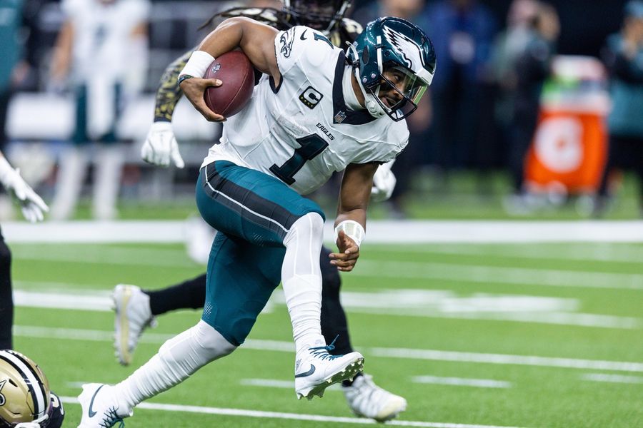 Eagles score late, hand Saints first loss