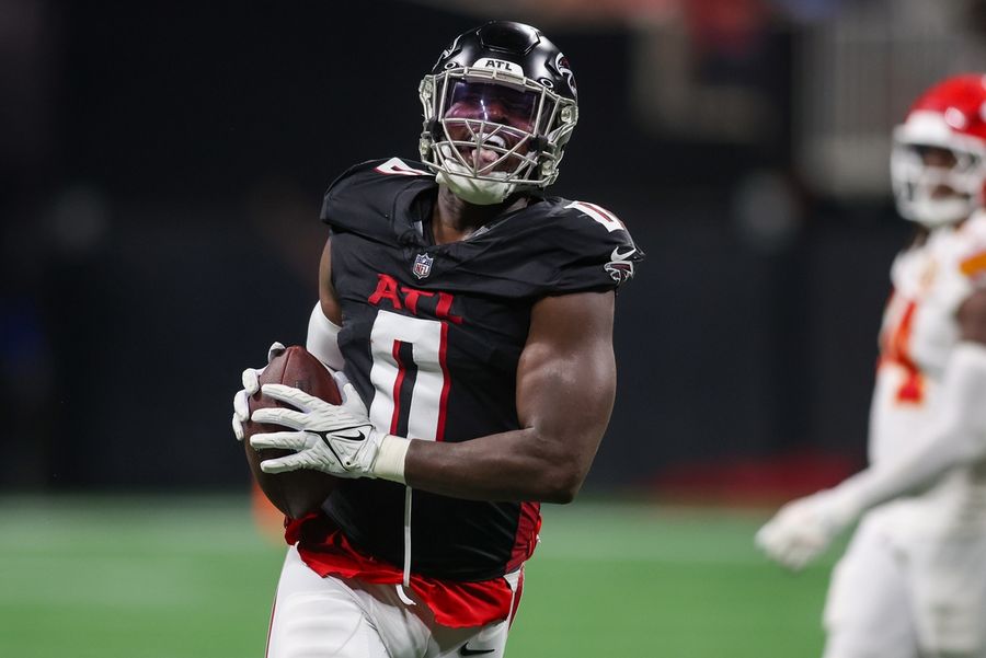 Titans sign edge rusher Lorenzo Carter