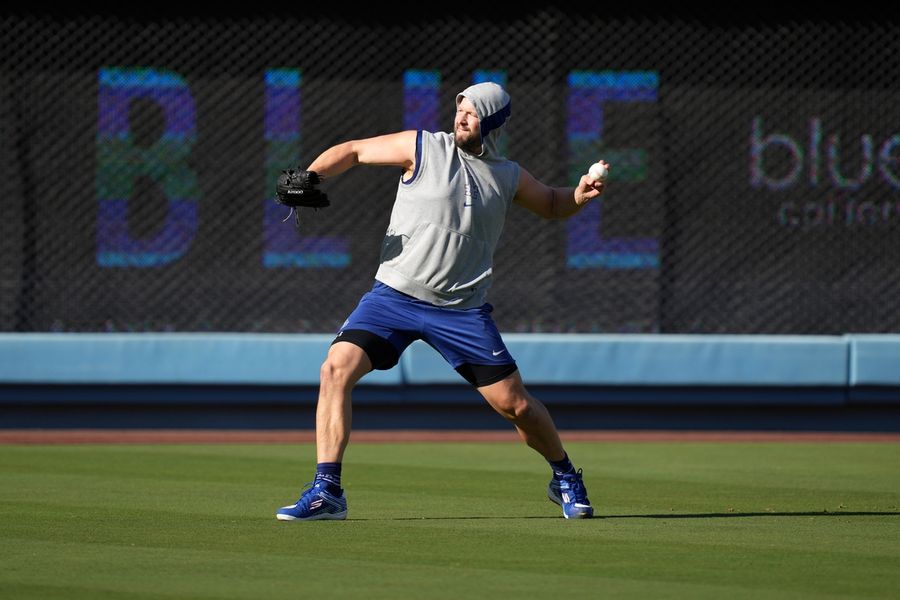 El lanzador zurdo de los Dodgers Clayton Kershaw (dedo del pie) no lanzará en los playoffs