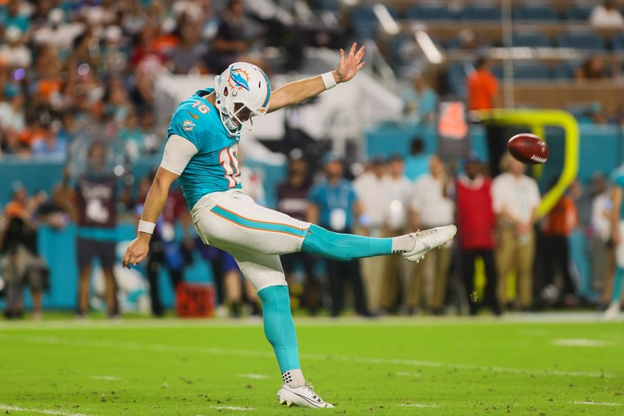 NFL: Tennessee Titans at Miami Dolphins