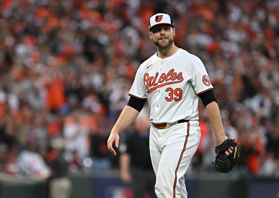 Corbin Burnes de los Orioles elige la agencia libre; Lucas Giolito de Boston opta por participar