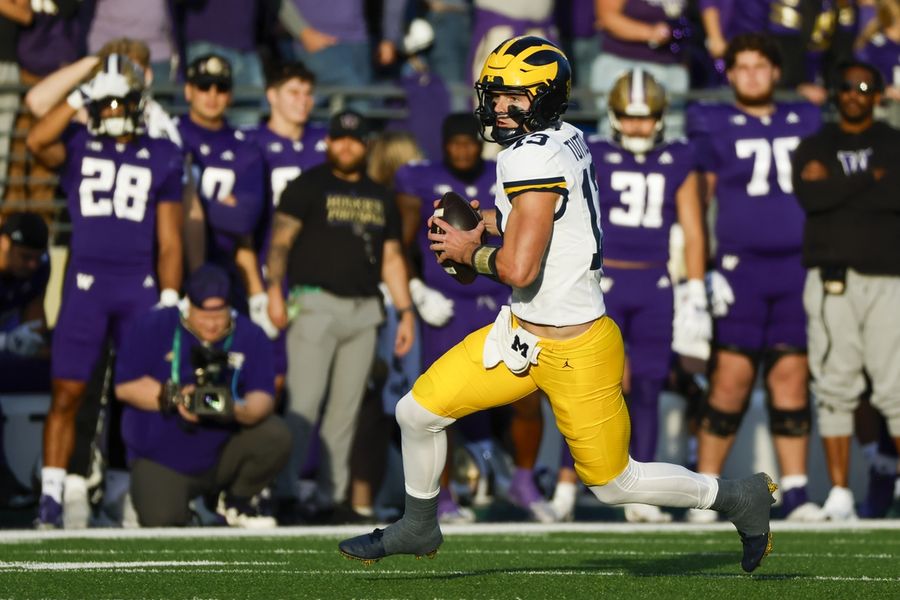 NCAA Football: Michigan at Washington