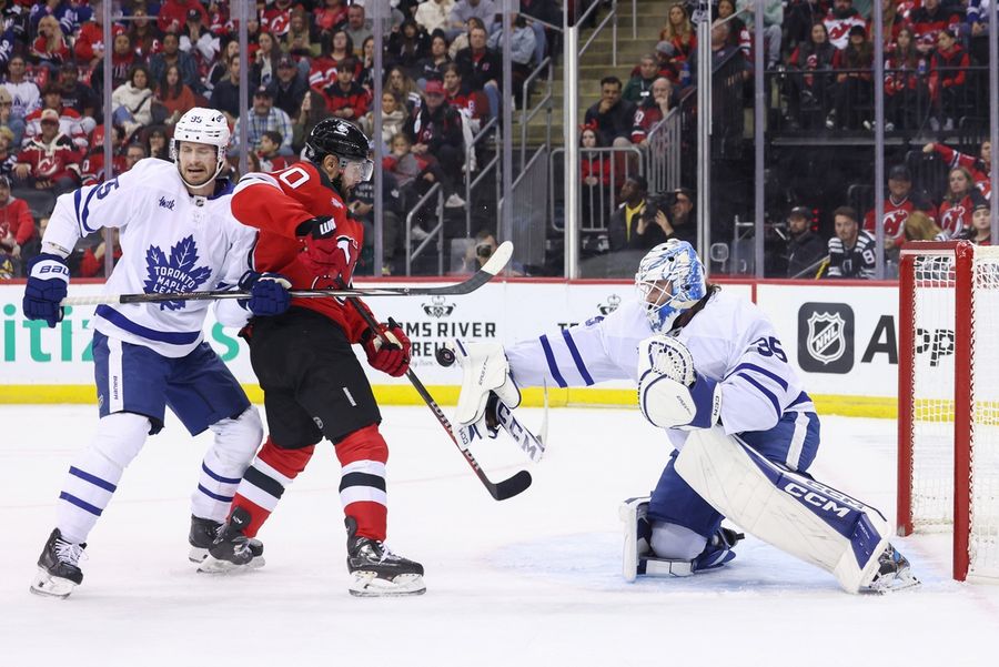 Leafs G Dennis Hildeby downs Devils in NHL debut