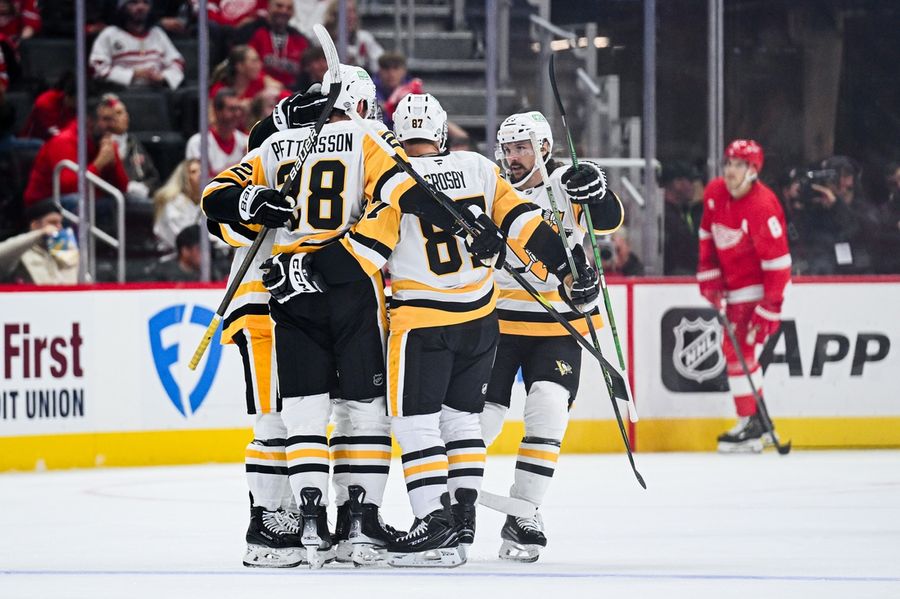 NHL: Pittsburgh Penguins at Detroit Red Wings