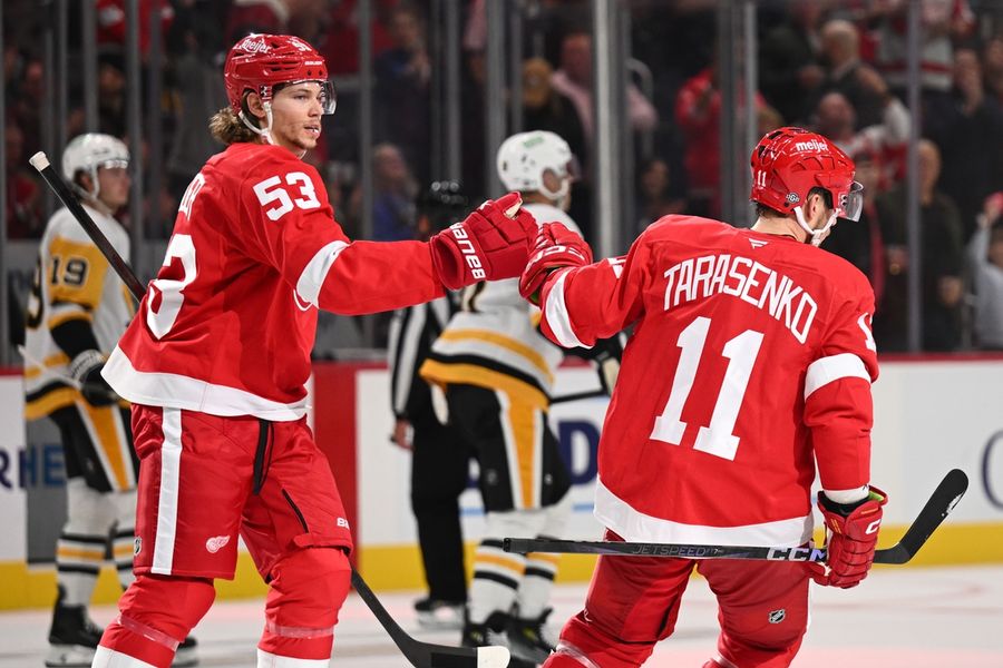 NHL: Pittsburgh Penguins at Detroit Red Wings