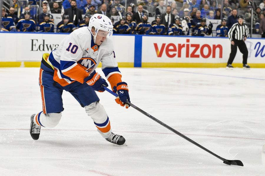 NHL: New York Islanders at St. Louis Blues