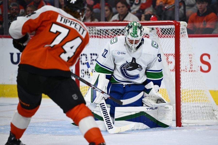 NHL: Vancouver Canucks at Philadelphia Flyers