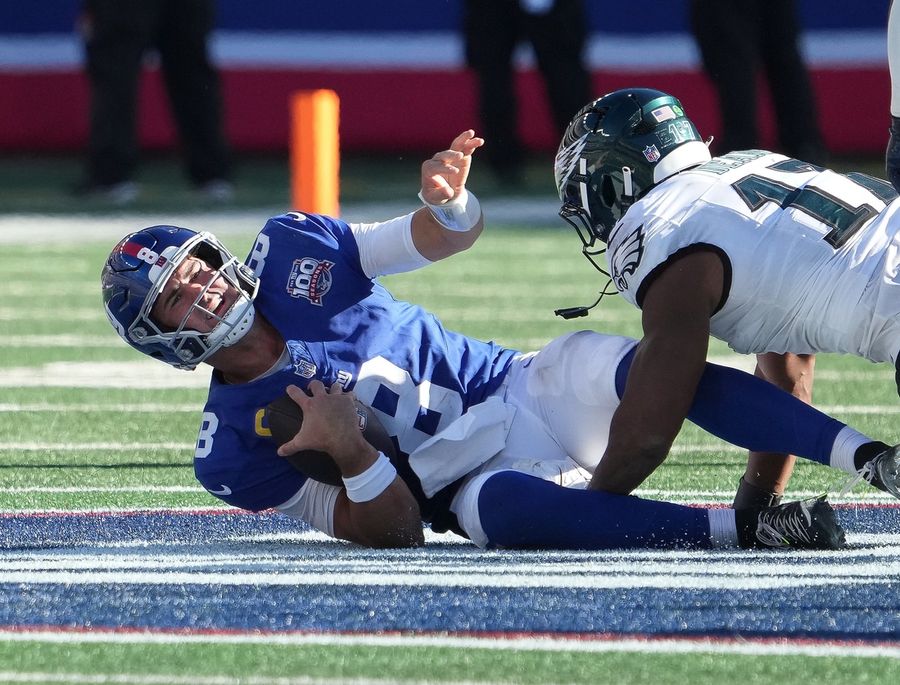 Giants coach: Daniel Jones remains QB1