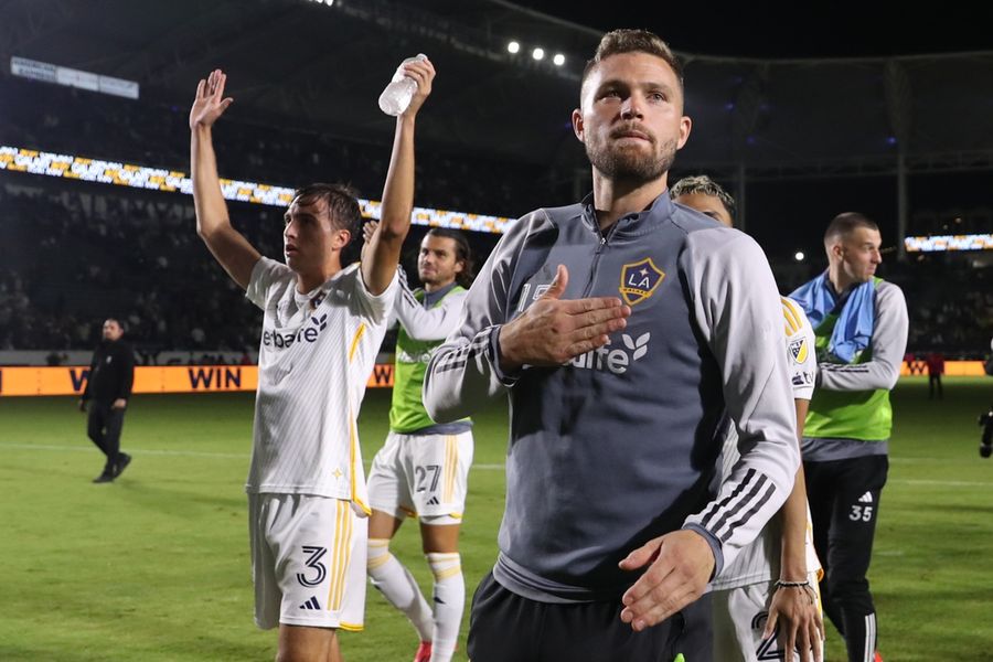 Galaxy re-sign D Eriq Zavaleta to one-year deal