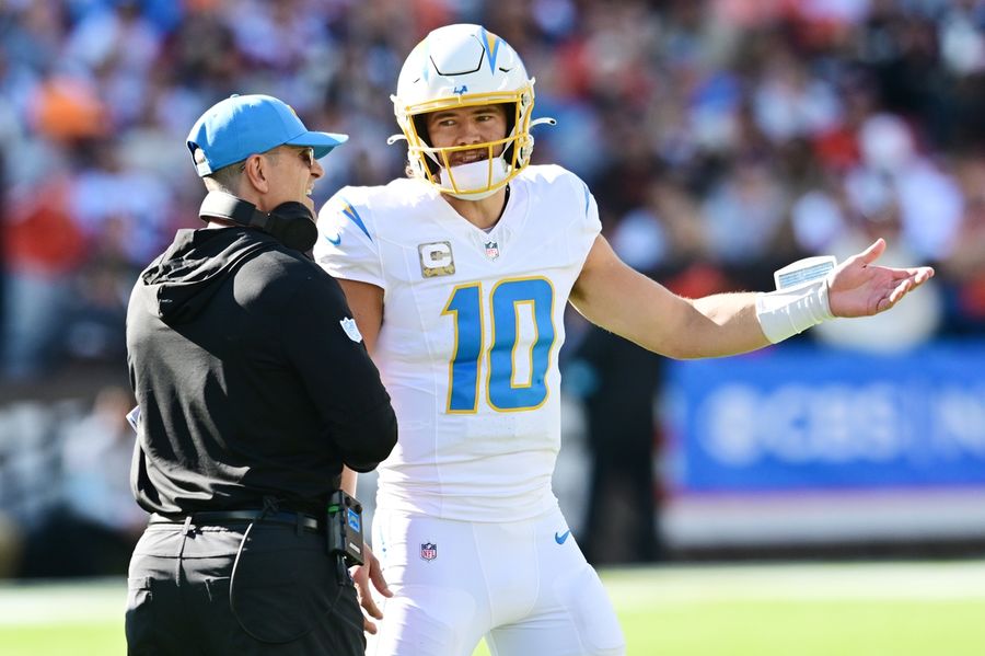 NFL: Los Angeles Chargers at Cleveland Browns