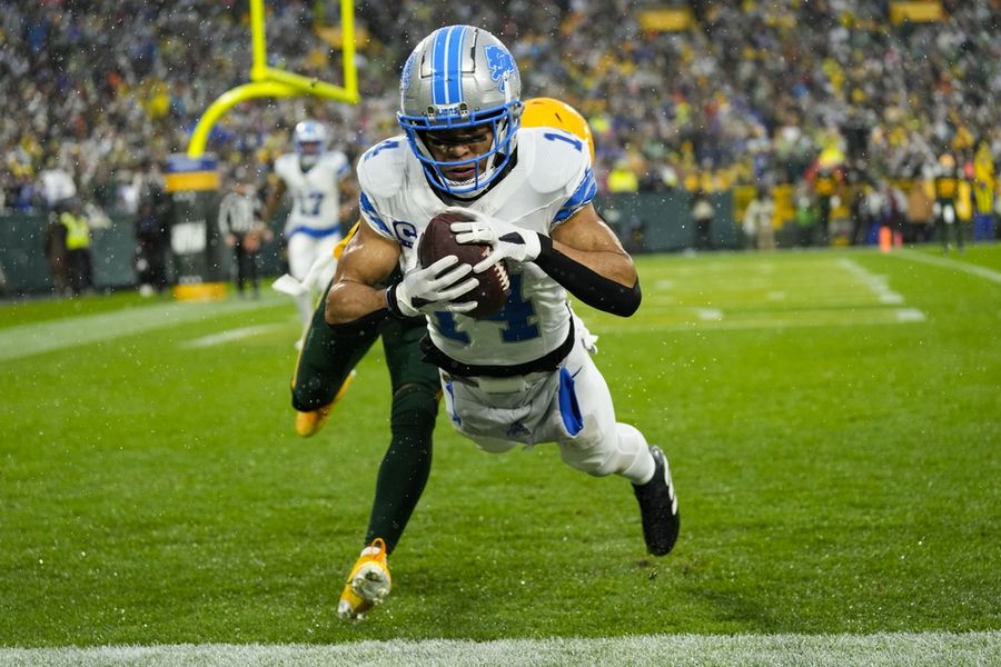 NFL: Detroit Lions at Green Bay Packers