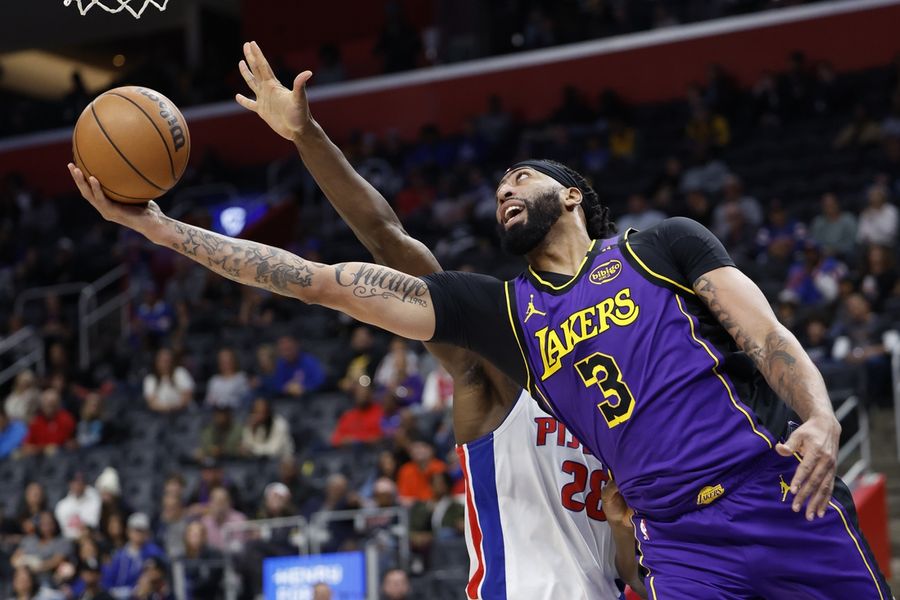 NBA: Los Angeles Lakers at Detroit Pistons