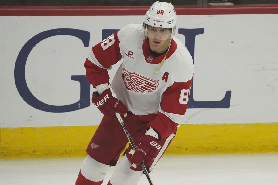 NHL: Detroit Red Wings at Chicago Blackhawks