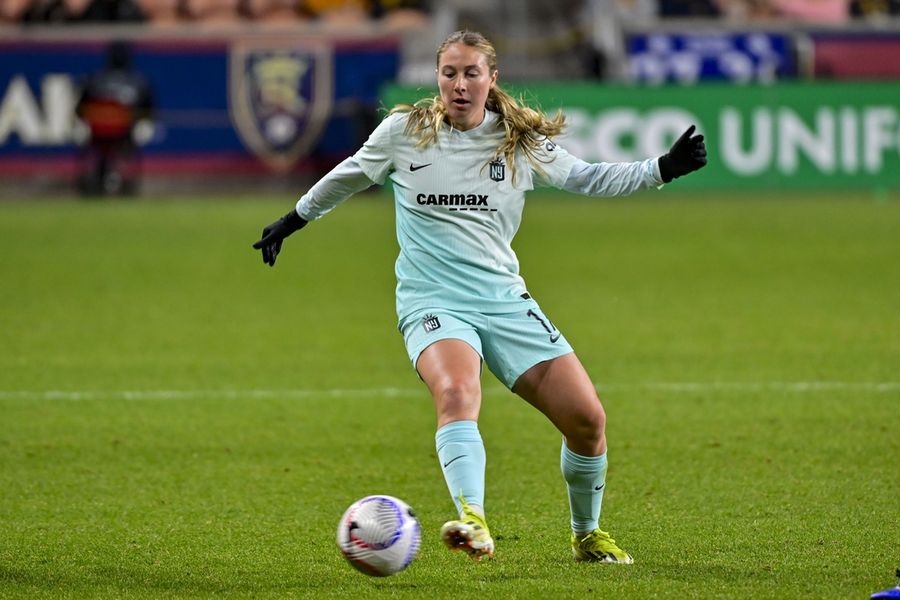 Dash sign free agent M Delanie Sheehan through 2026