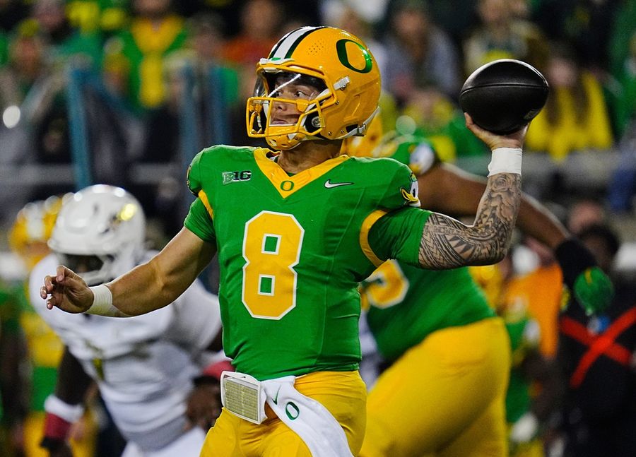 Dillon Gabriel sets career TD mark as No. 1 Oregon routs Maryland