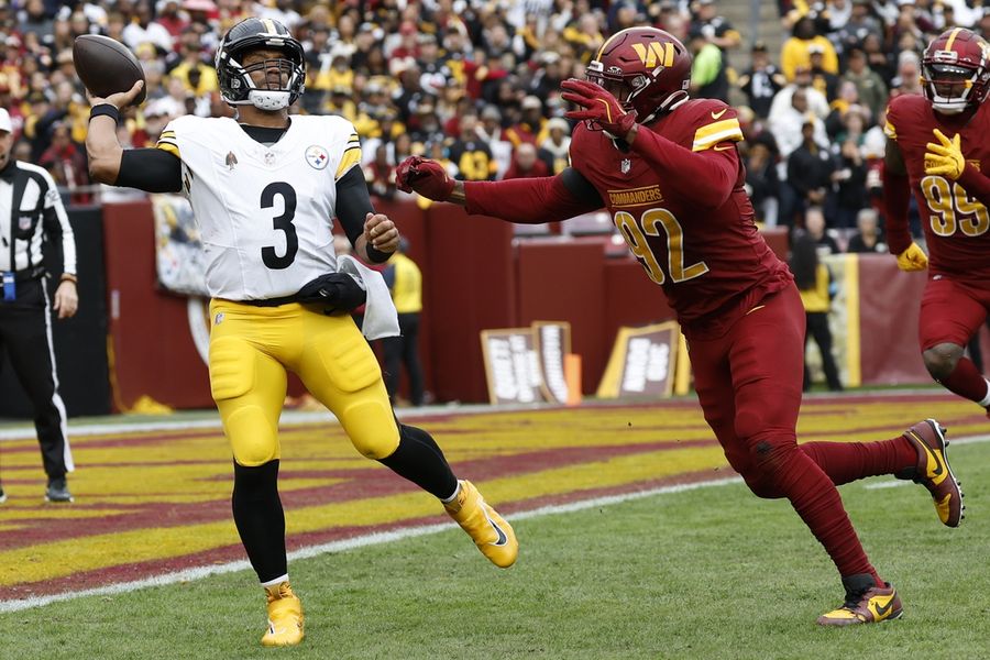 Mike Williams scores in team debut, Steelers edge Commanders