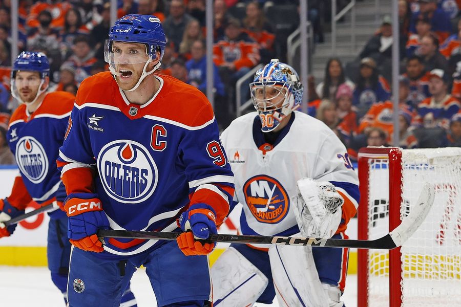 NHL: New York Islanders at Edmonton Oilers