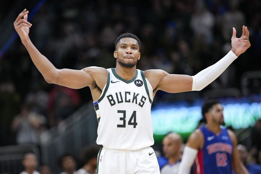 NBA: Detroit Pistons at Milwaukee Bucks