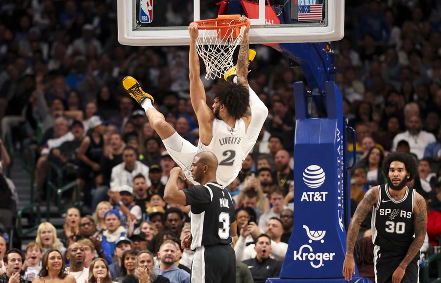 NBA: San Antonio Spurs at Dallas Mavericks