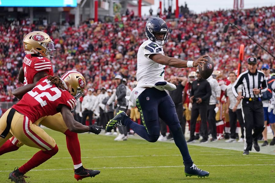 Geno Smith's late TD run lifts Seahawks over 49ers