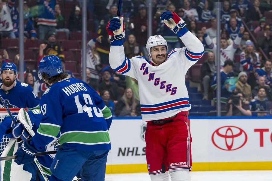 NHL: New York Rangers at Vancouver Canucks